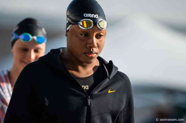 Simone Manuel Fires Off Season-Best 53.15 100 Free On Day 1 of Austin Sectionals