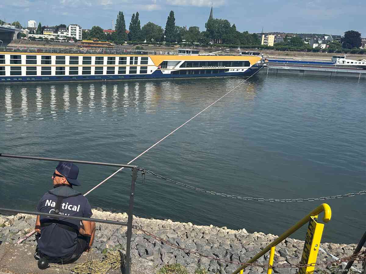 Hotelschiff auf Rhein in Bonn ist frei