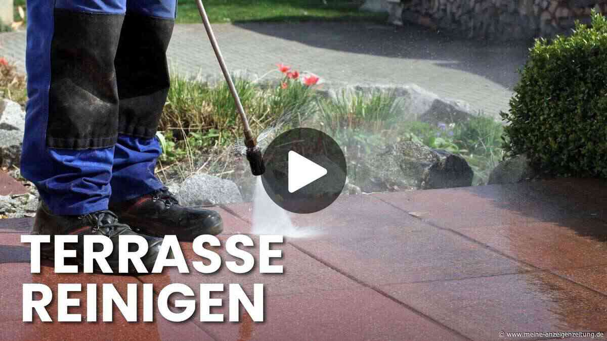 Terrasse reinigen ohne Chemie: vier bewährte Hausmittel für strahlend saubere Platten
