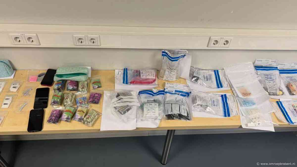 Man opgepakt na vondst drugs en 37.000 euro cash, auto in beslag genomen