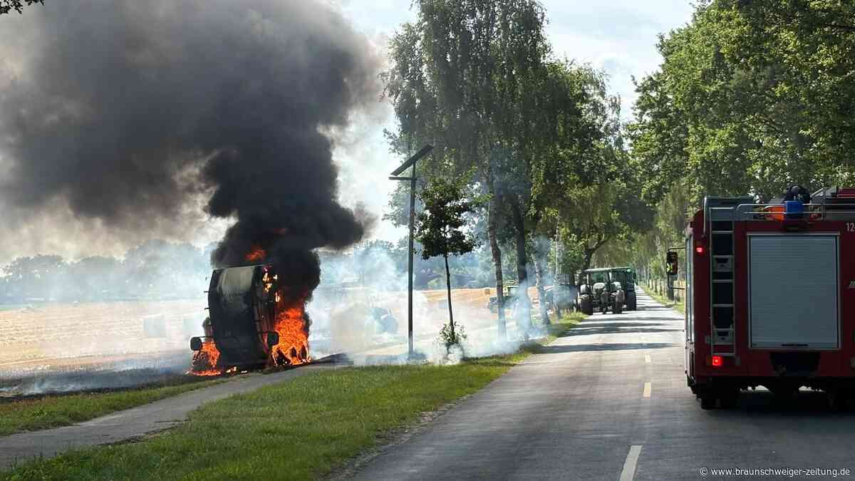 Strohballenpresse brennt im Landkreis Gifhorn: Einsatzkräfte verhindern Ausbreitung