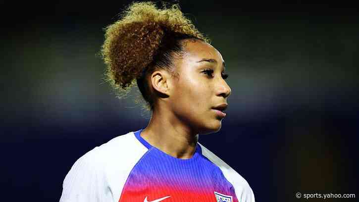 Palace sign England Under-23 striker Lloyd-Smith