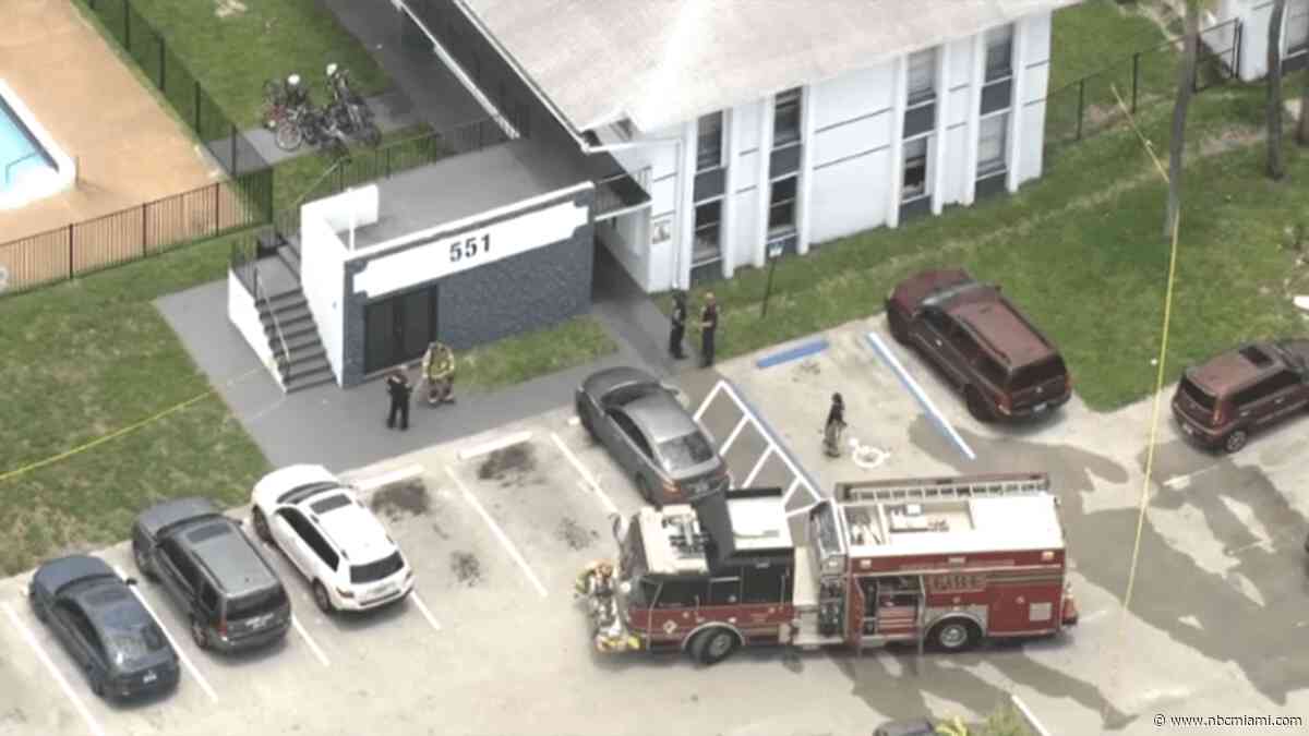 2 people hospitalized after fire at Deerfield Beach apartment building