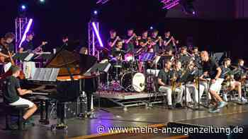 Camerloher-Bigband begeistert zwei Stunden lang – Abiturient schenkt Eigenkomposition