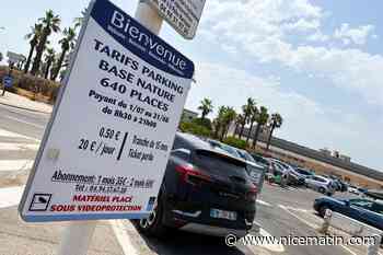 À Fréjus, 2h30 ont discrètement été rajoutées aux horaires payants de ces deux parkings prisés du bord de mer