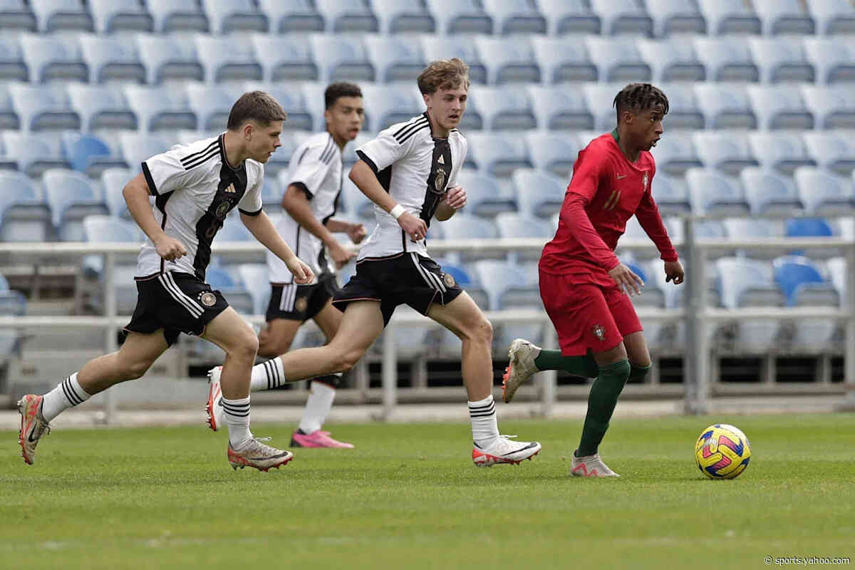 Barcelona miss out on highly-rated teenage winger as player set for shock Porto return