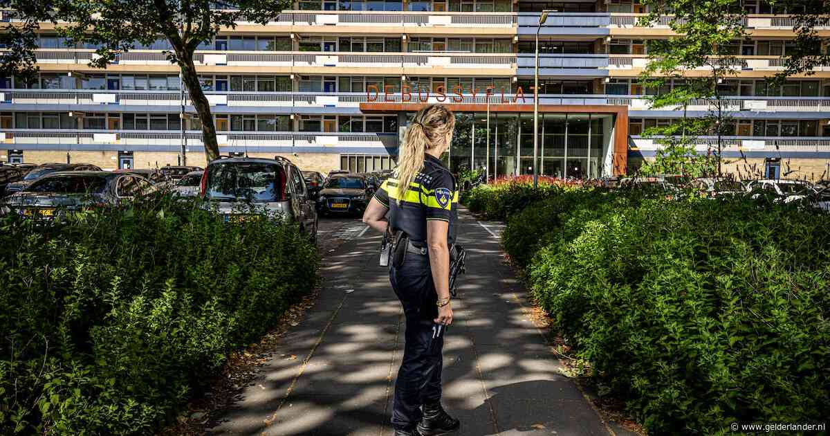 Agent Joyce schudde relschopper de hand, maar die nacht laat haar niet los: ‘We waren een schietschijf’