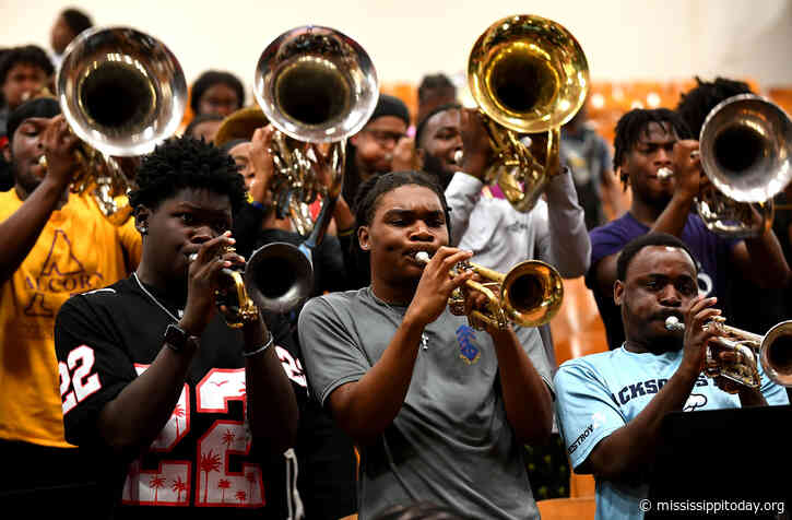 The Mississippi Alumni All-Star Band puts on a show — and is on a mission