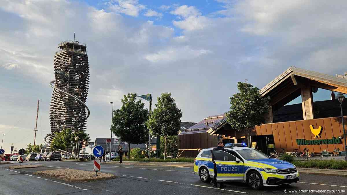 Großeinsatz auf Torfhaus: Drei Menschen sterben bei Sturz aus Harzturm