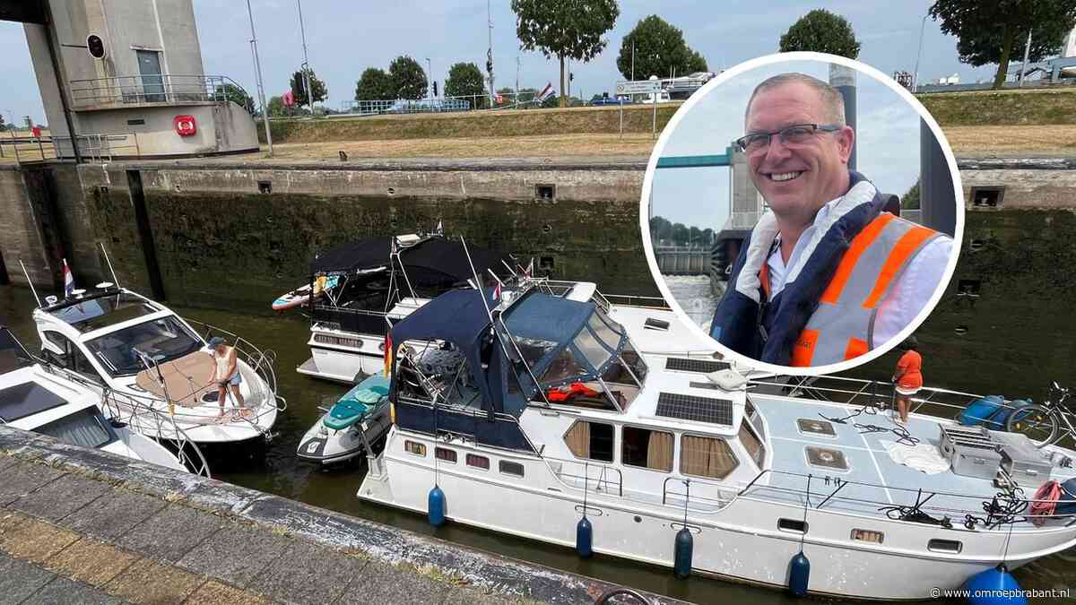 Droogte zorgt voor drukte in de sluis bij Lith: 'Het is proppen'