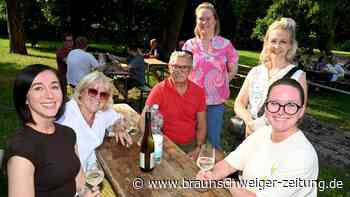 Fallersleben feiert 20. Weinfest am Schloss: Ein Prosit in 36 Party-Fotos