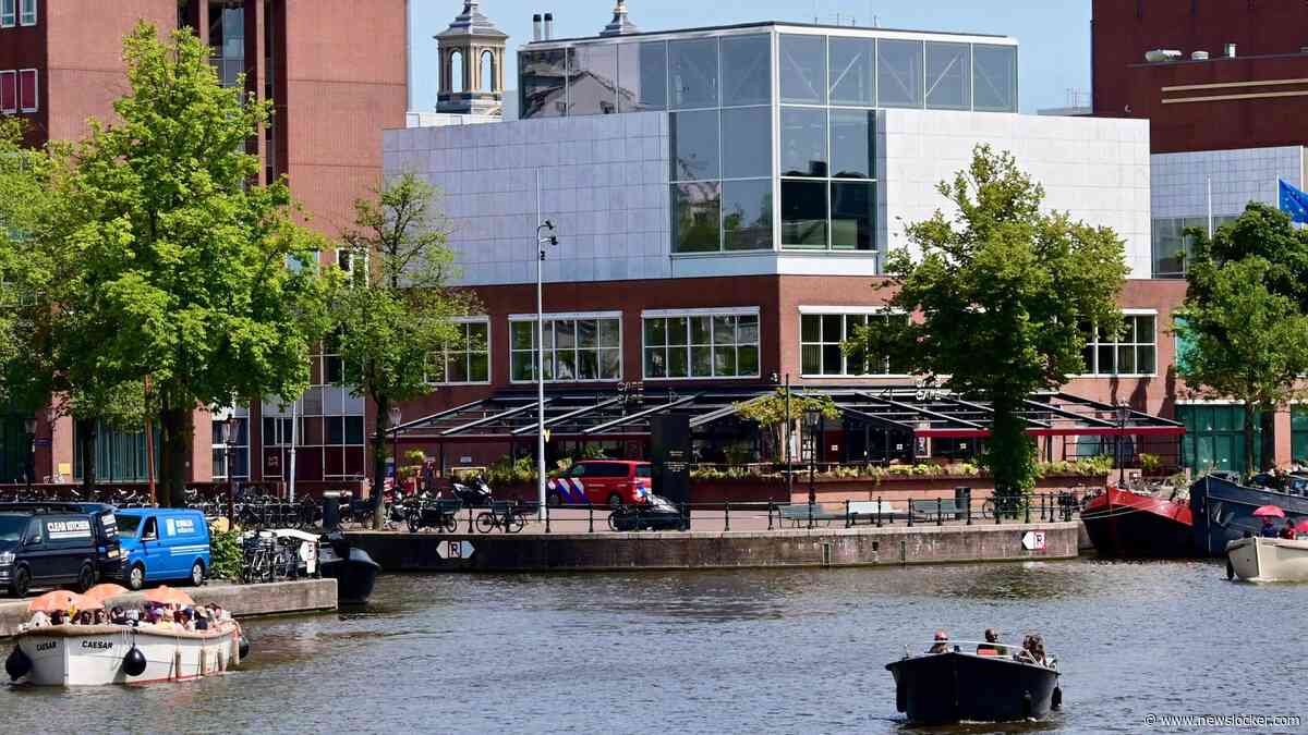 Amsterdamse ambtenaren houden vlees in stadhuiskantine, ondanks reclameverbod: ’Na hard werken gewoon een kroket’