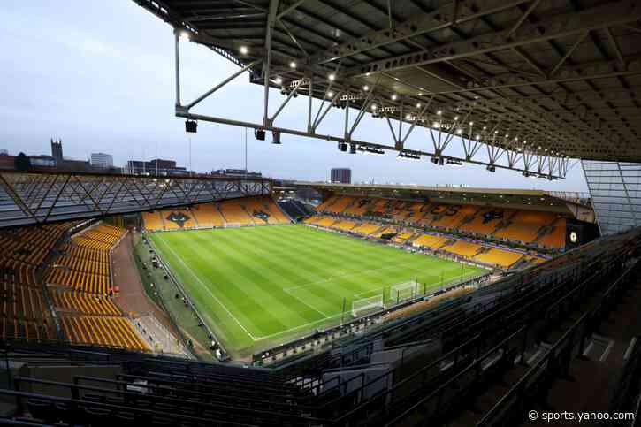 Wolves sign goalkeeper Doran