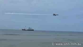 Low-flying Navy jet causes chaos on Florida beach
