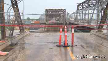 Start of Arlington Bridge deconstruction marks ‘historic day,’ Winnipeg mayor says