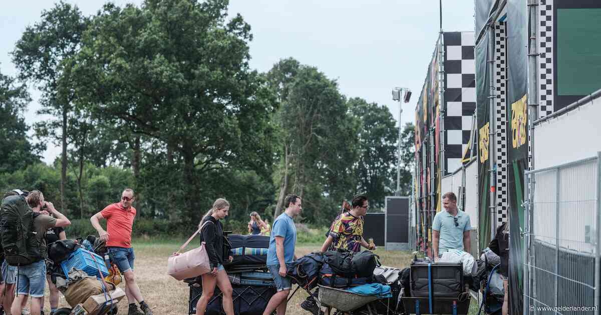 Zwarte Cross trapt af met regen en munten, heel veel munten