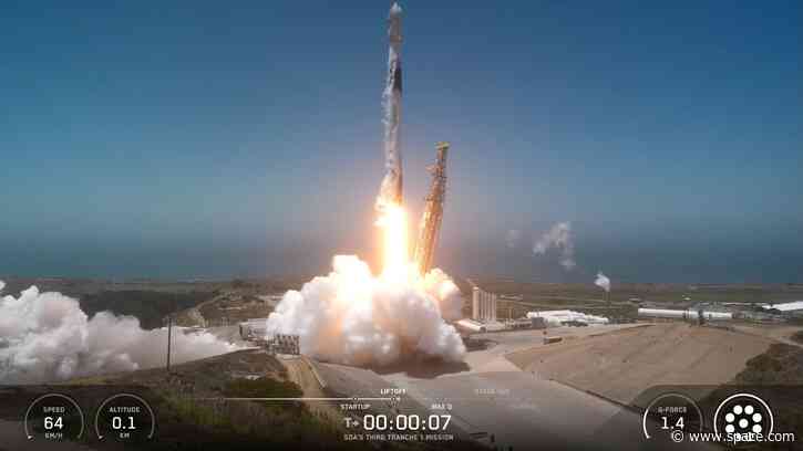 SpaceX launches 21 'data transport' satellites for US military (photos)