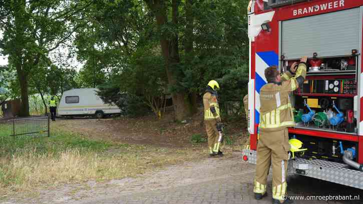 Brandweer blust twee branden bij gekraakte boerderij, vrouw opgepakt