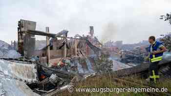 Millionenschaden nach Riesenbrand: Holzwerk zerstört, 50 Autos beschädigt