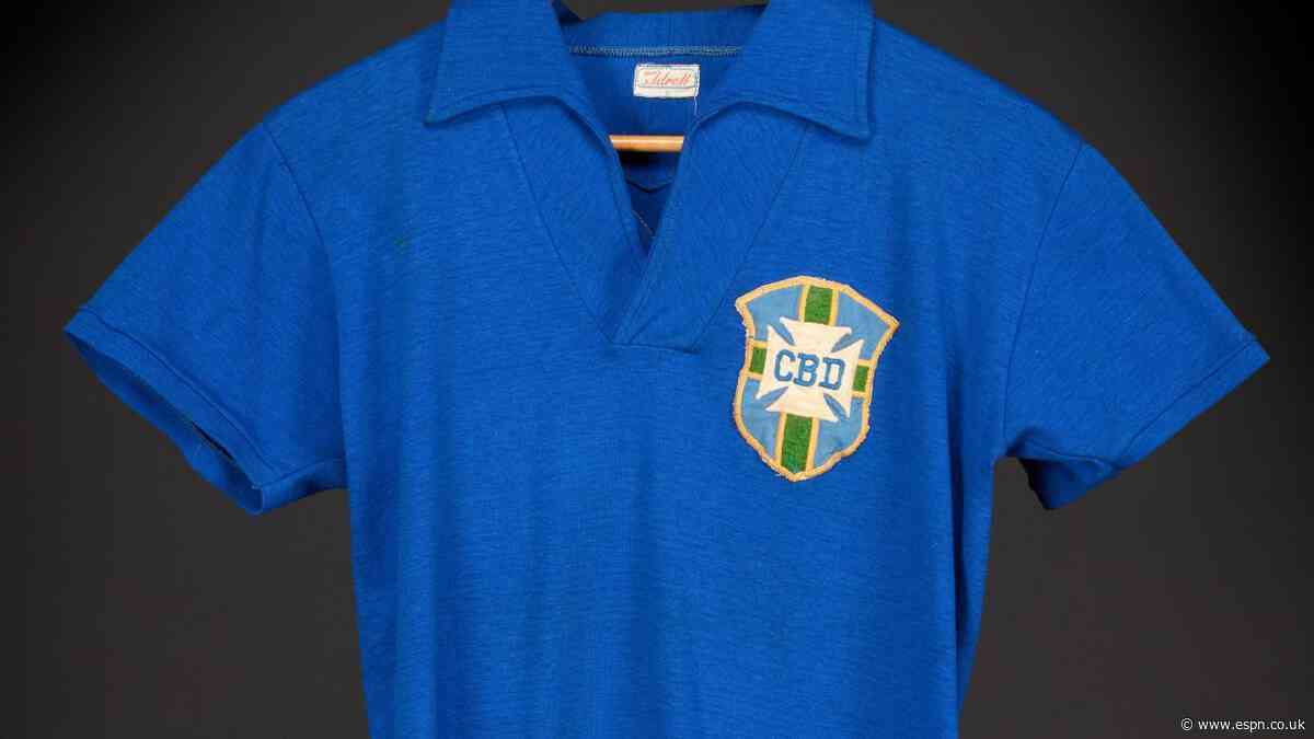 Pelé's 1958 World Cup final jersey sells for $4.9M...