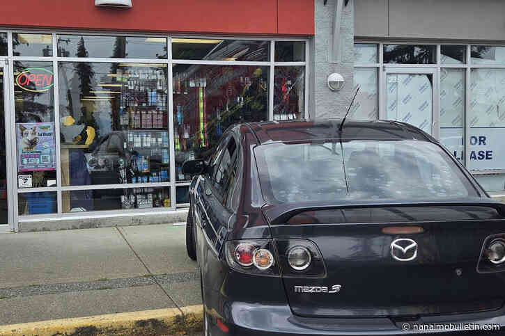 Car hits front of pet-supply store in Nanaimo