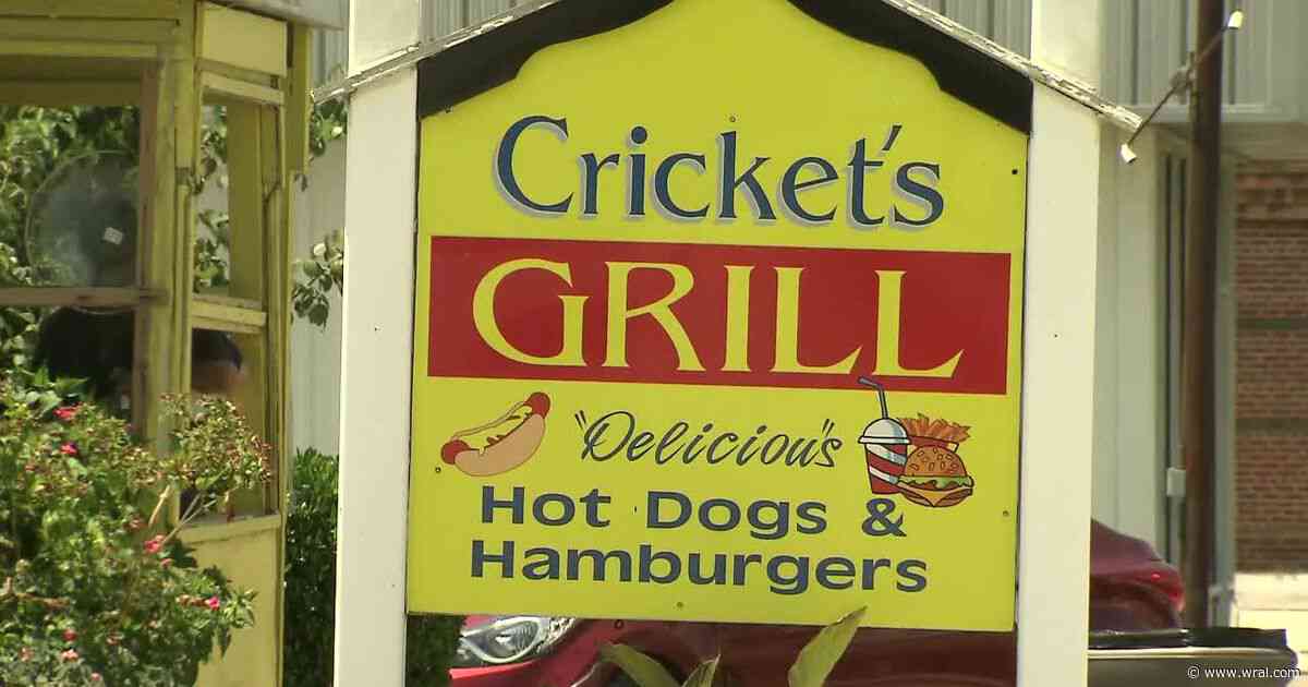 Tar Heel Traveler: Cricket's Grill