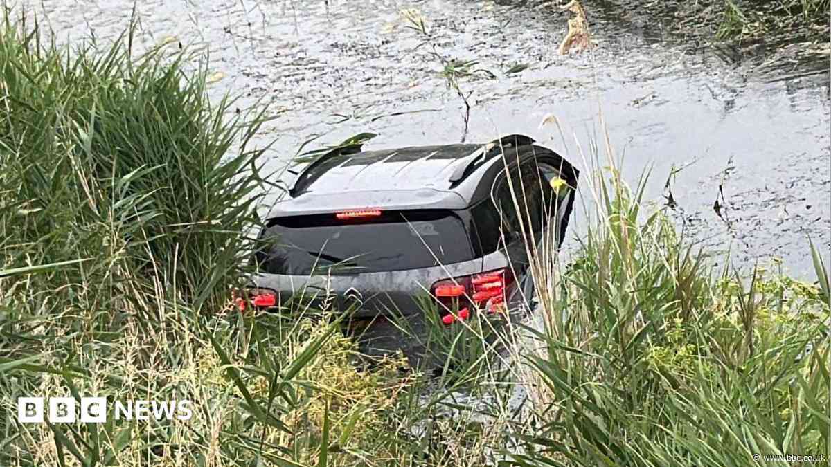 Driver's 'lucky escape' after car ends up in river