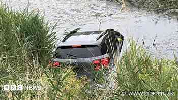 Driver's 'lucky escape' after car ends up in river