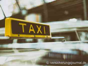 Sorgloser E-Scooter-Fahrer kollidiert mit Taxi: Wer muss den Schaden ersetzen?