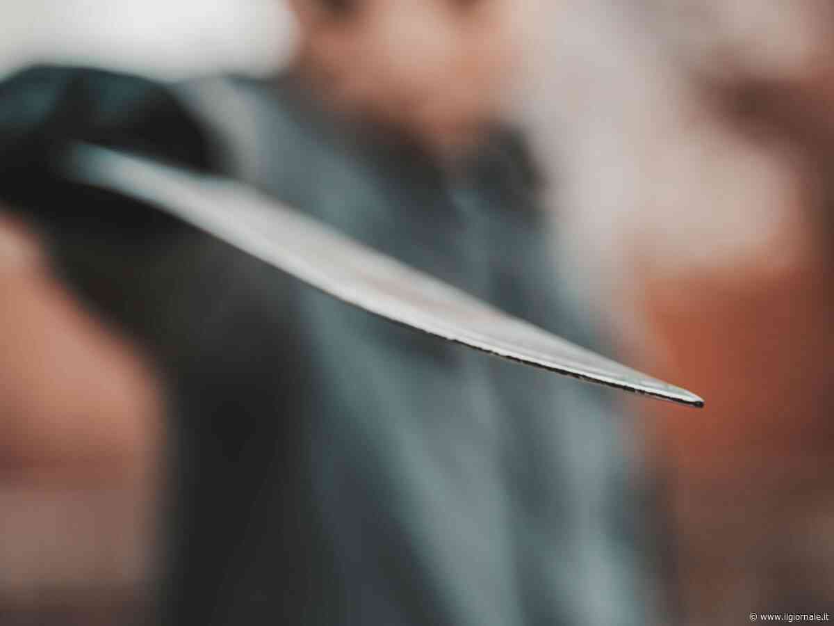 Massacrano un 30enne usando un machete