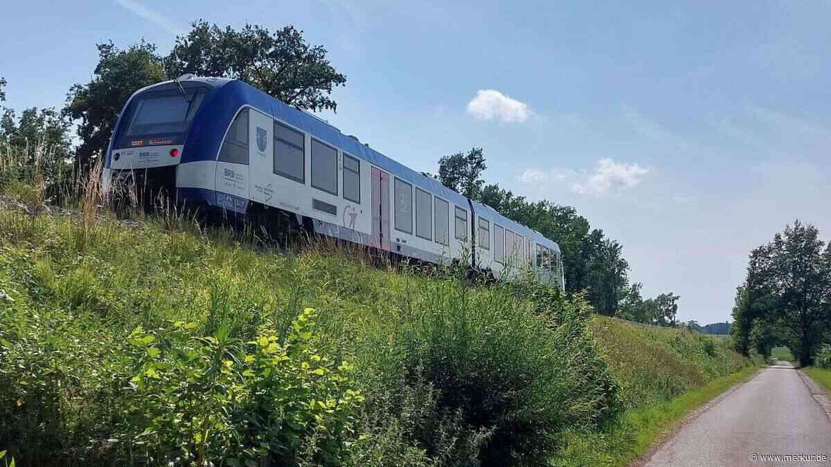 Zugstrecke bis Dezember gesperrt: Bei Bahndamm-Sanierung werden 3076 Schwellen und 8000 Tonnen Schotter verbaut