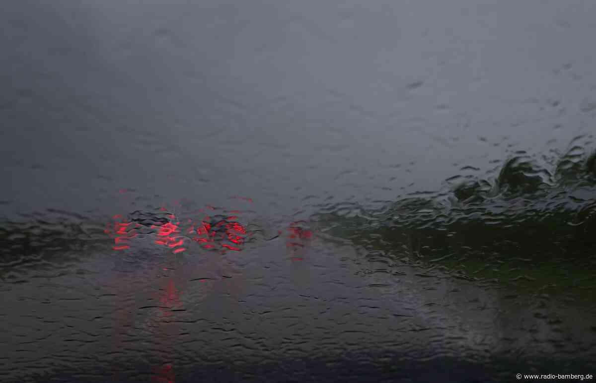 Unfallserie durch Aquaplaning auf A8 mit drei Verletzten