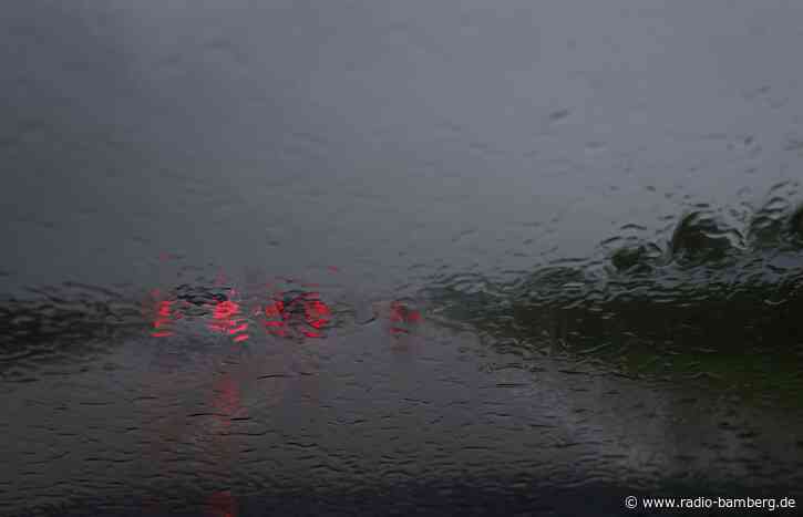 Unfallserie durch Aquaplaning auf A8 mit drei Verletzten