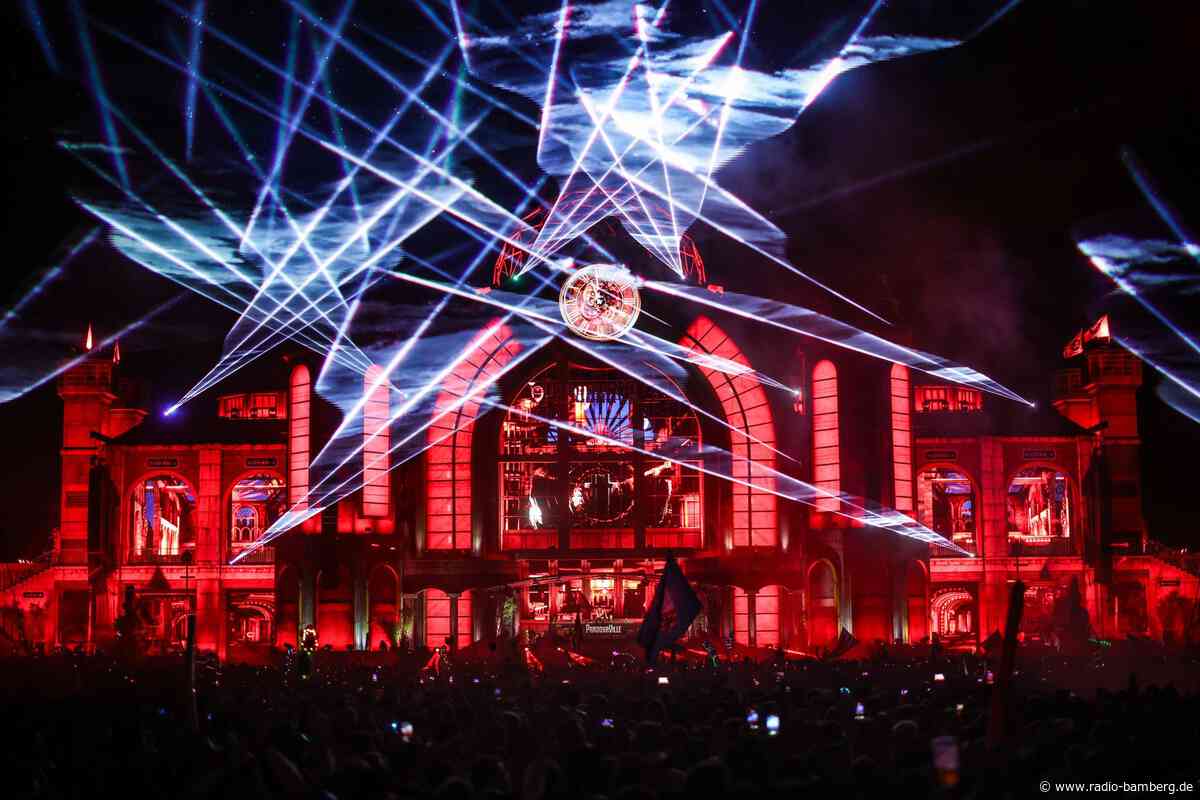 Elektro, Schlager und 360-Grad-Bühne: Parookaville startet