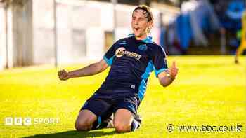 Stockport sign Shelbourne midfielder Wood