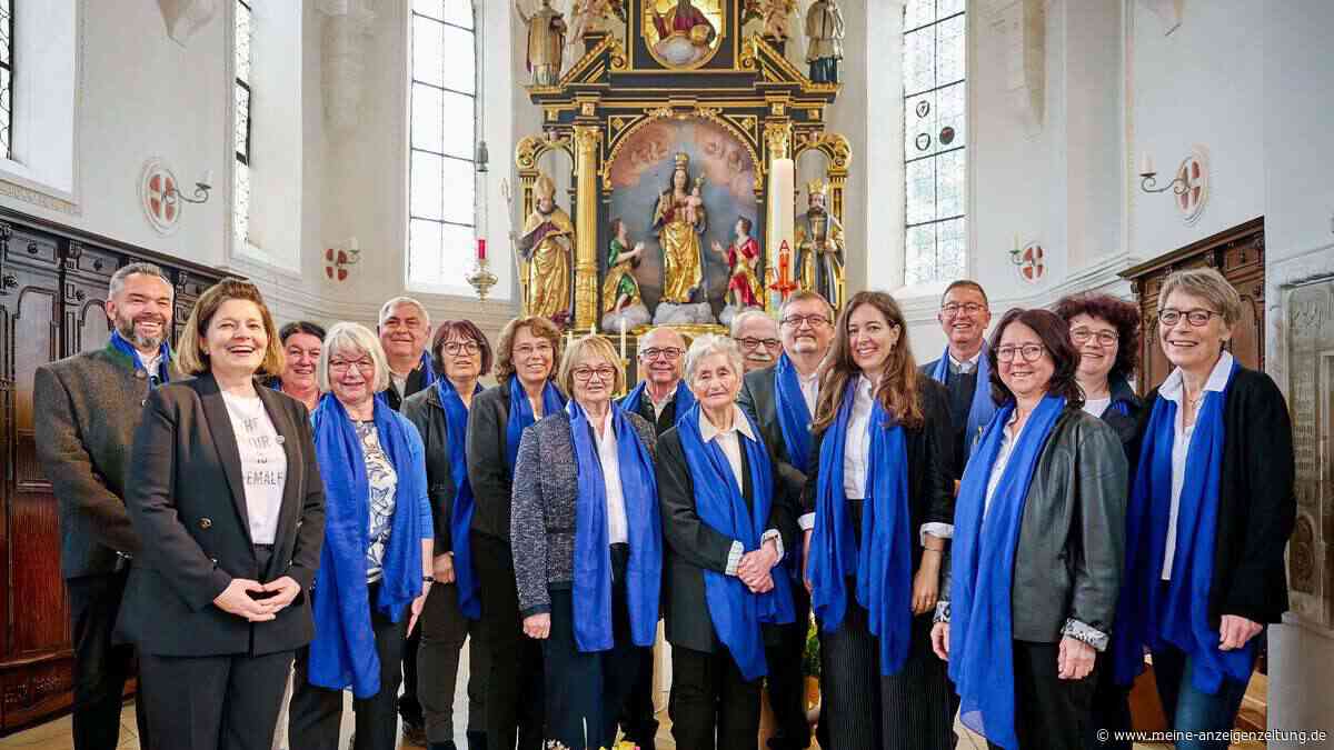 Chor singt in Massenhausen für neue Glocke