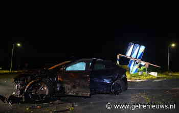 Grote ravage na crash op rotonde