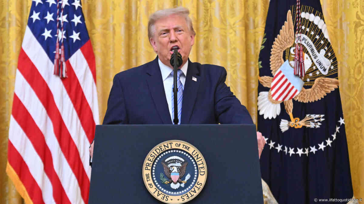 Trump contro la Cina: “Ha rubato i dati di 220 milioni di elettori Usa, è la più grande violazione della storia. Nostro sistema elettorale è vulnerabile”