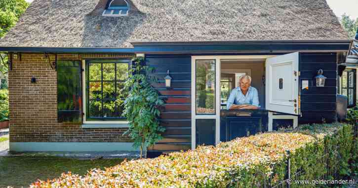 Het brugwachtershuisje van Kopen zonder Kijken-aannemer Bob Sikkes: ‘Ik hou niet van huizen zonder ziel’