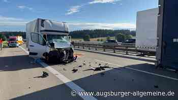 Zwei Verletzte und langer Stau nach Autobahnunfall im Berufsverkehr