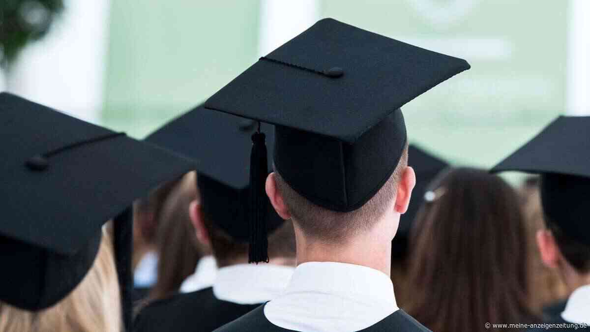 Weibliche Studierende erreichen Abschluss schneller