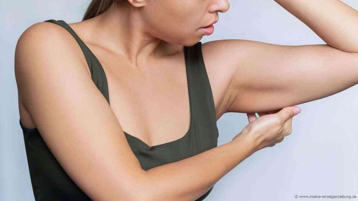Schlaffe Arme ab 50? Ein Wand-Trick soll wirklich helfen