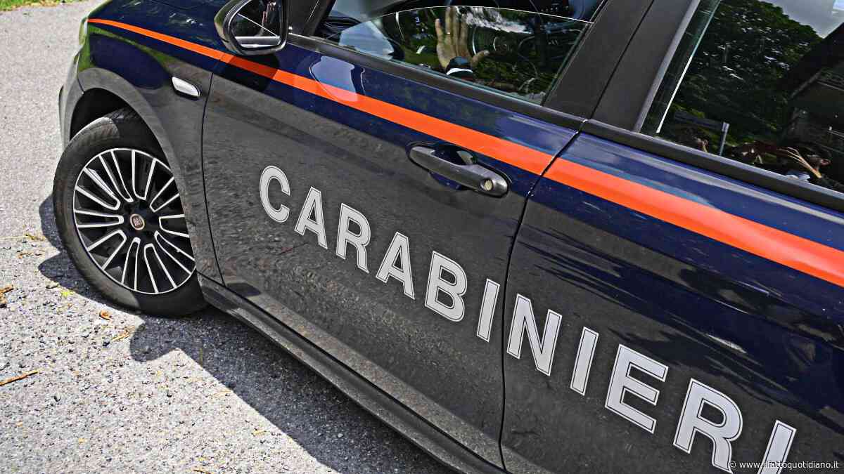 Gli chiede un incontro per chiarire, ma era una trappola: 22enne sequestrato, rapinato e picchiato per due ore, arrestato un cantante di “Area Sanremo 2025”