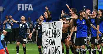 FIFA stelt onderzoek in naar Falklandeilanden-spandoek van Argentijnse voetballers