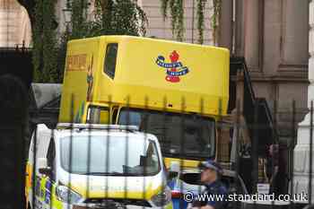 Removal van in Downing Street as Keir Starmer to leave No10