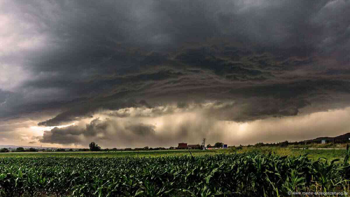 Gewitter erreichen Bayern: Sturmböen, Starkregen und Hagel brechen über Region herein