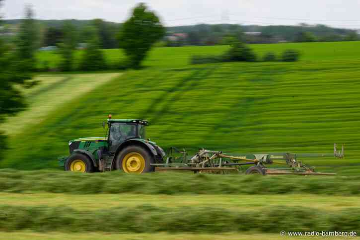 Betrunkener will Polizei auf Traktor davonfahren