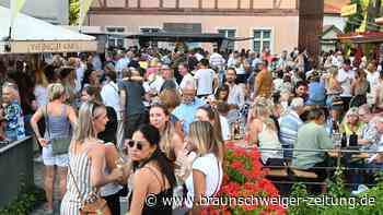 „Wein marsch!“ Sogar Besuch aus den USA bekommt dieses Wolfsburger Sommerfest