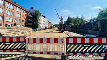 Max-Brauer-Allee völlig verändert: Hier wird die neue Sternbrücke transportiert