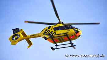 Radrennfahrer rast in geparktes Auto – Rettungshubschrauber im Einsatz